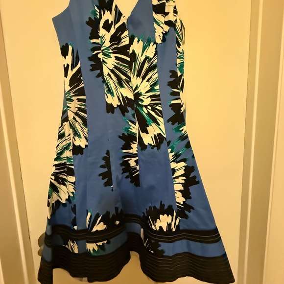 VGC NINE WEST SIZE 4 FIT 'N FLARE DRESS - Picture 2 of 5